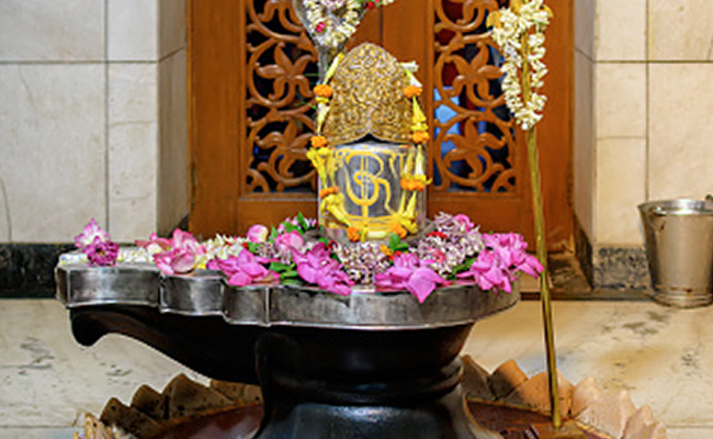 धन की कमी हो जाएगी दूर,बस महादेव को चढ़ा दें यह खास चीज, फ‍िर हर मनोकामना होगी पूरी