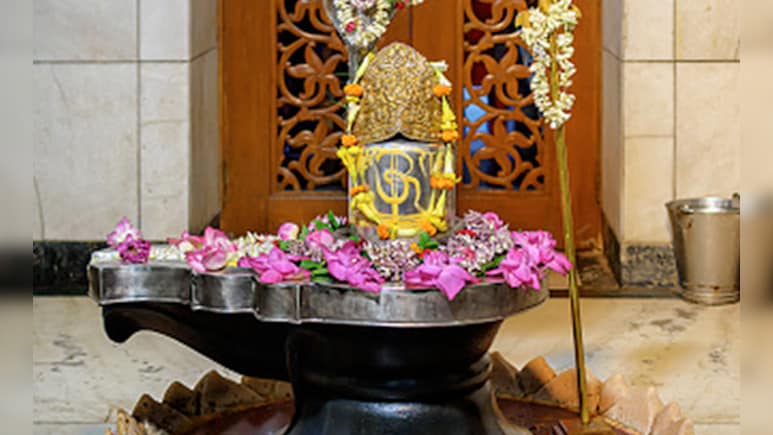 धन की कमी हो जाएगी दूर,बस महादेव को चढ़ा दें यह खास चीज, फ‍िर हर मनोकामना होगी पूरी