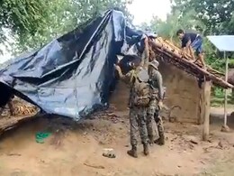 बारिश ने गरीब शख्स का आशियाना उजाड़ा तो जवानों ने मिलकर फिर से घर संवारा, यही है सच्ची देशभक्ति बारिश ने गरीब शख्स का आशियाना उजाड़ा तो जवानों ने मिलकर फिर से घर संवारा, यही है सच्ची देशभक्ति