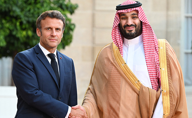 Saudi Arabia's Prince Salman Thanks French President For "Warm Reception"
