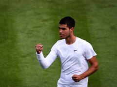 Carlos Alcaraz Races Into Wimbledon Fourth Round