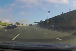 बीच सड़क पर नियंत्रण खो बैठी तेज़ रफ्तार कार, दूर तक पलटती चली गई गाड़ी, कैमरे में कैद हुई घटना बीच सड़क पर नियंत्रण खो बैठी तेज़ रफ्तार कार, दूर तक पलटती चली गई गाड़ी, कैमरे में कैद हुई घटना