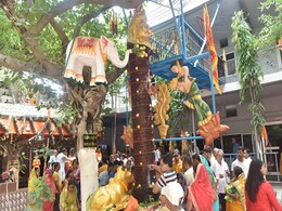 मोतिहारी में रूद्राक्ष से बने शिवलिंग के दर्शन के लिए उमड़ी भीड़ मोतिहारी में रूद्राक्ष से बने शिवलिंग के दर्शन के लिए उमड़ी भीड़