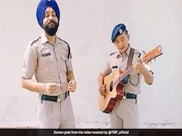गिटार की धुन पर Afreen Afreen…गाकर ITBP के जवानों ने लोगों को किया मंत्रमुग्ध, इंटरनेट पर वायरल हुआ Video गिटार की धुन पर Afreen Afreen…गाकर ITBP के जवानों ने लोगों को किया मंत्रमुग्ध, इंटरनेट पर वायरल हुआ Video
