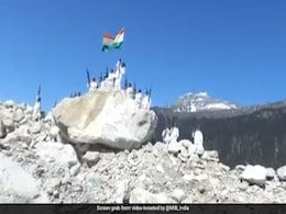 Border Police Troops Hoist Tricolour At Borders In Himachal Pradesh Border Police Troops Hoist Tricolour At Borders In Himachal Pradesh