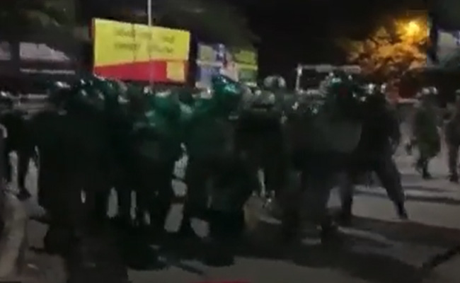 Video: Lanka Journalists Attacked, Intense Street Battles Outside PM Home