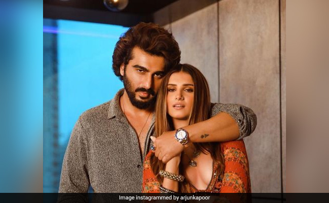 Arjun Kapoor And Tara Sutaria's <i>Ek Villain Returns</i> BTS Pics Are All About Food, Jokes And Cheek Pinches
