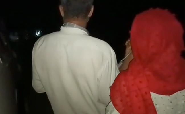 'मेरे बेटे वापस आ जाओ', माता-पिता की अपील पर मुठभेड़ के दौरान दो आतंकियों ने डाले हथियार