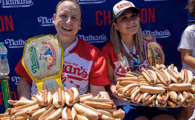 10 मिनट में 63 हॉटडॉग खाकर इस शख्स ने इतिहास रच दिया; 15वीं बार जीता खिताब