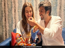 कार्तिक आर्यन ने कृति सेनन को बर्थडे केक खिलाते हुए लिखा- 'लड़की ने डाइट नहीं तोड़ी', तो एक्ट्रेस ने यूं दिया जवाब कार्तिक आर्यन ने कृति सेनन को बर्थडे केक खिलाते हुए लिखा- 'लड़की ने डाइट नहीं तोड़ी', तो एक्ट्रेस ने यूं दिया जवाब