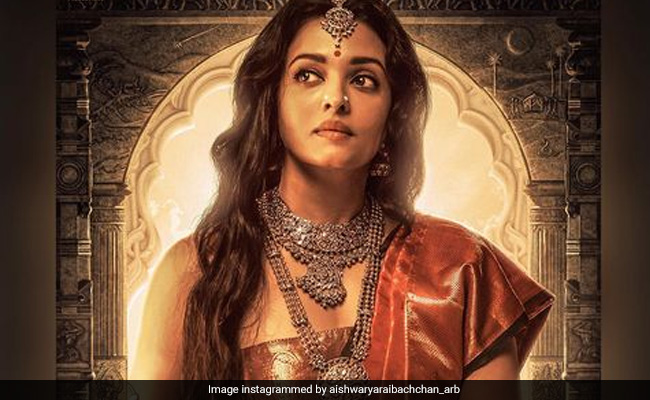 Aishwarya Rai As Nandini Is Opulence Of A Greater Magnitude In A Traditional Silk <i>Saree</i> And Jewellery