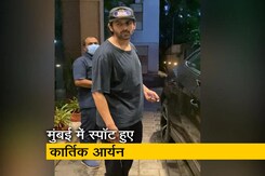 ब्लैक कैजुअल आउटफिट में स्टॉप हुए कार्तिक आर्यन ब्लैक कैजुअल आउटफिट में स्टॉप हुए कार्तिक आर्यन