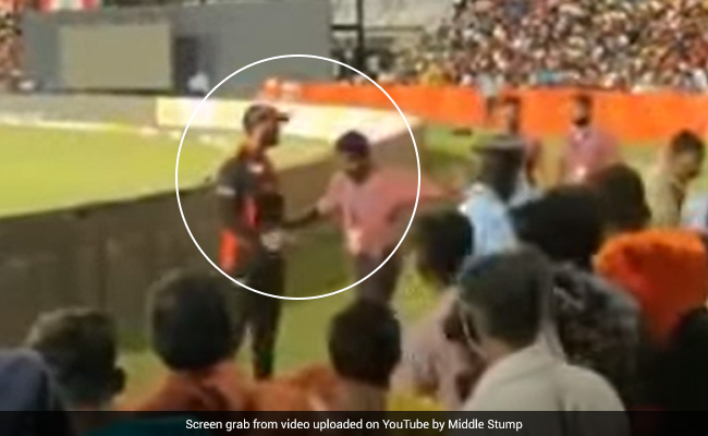 VIDEO : दिनेश कार्तिक का नाम लेकर चिढ़ा रहा था दर्शक, मुरली विजय ने स्टैंड में घुसकर की हाथापाई