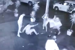 CCTV में कैद : हरियाणा के नाइटक्लब में बाउंसर पर चलाई गोली, लगी दोस्त को CCTV में कैद : हरियाणा के नाइटक्लब में बाउंसर पर चलाई गोली, लगी दोस्त को