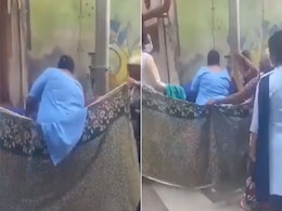 इंसानियत शर्मसार:  गर्भवती महिला को अस्पताल ने नहीं किया भर्ती, साड़ी का पर्दा बनाकर सड़क पर दिया बच्चे को जन्म इंसानियत शर्मसार:  गर्भवती महिला को अस्पताल ने नहीं किया भर्ती, साड़ी का पर्दा बनाकर सड़क पर दिया बच्चे को जन्म