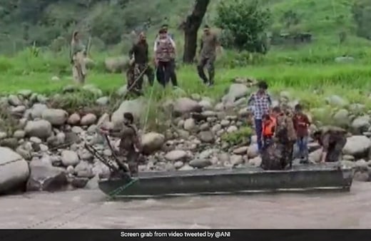 Live Updates: वायुसेना ने बाढ़ प्रभावित जम्मू और पंजाब में बचाव अभियान में कई हेलीकॉप्टर को लगाया