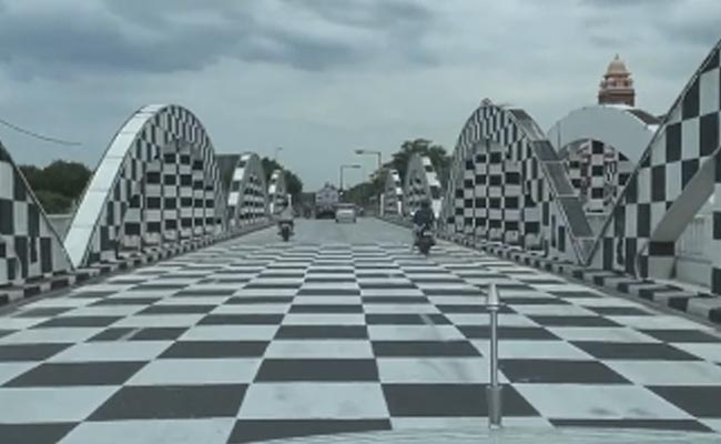 इस शतरंज के मैदान को देख आप भी खा जाएंगे धोखा, VIDEO देखने के बाद चकराने लगेगा सिर