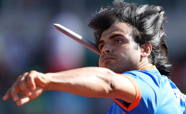 नीरज चोपड़ा ने फिर रचा इतिहास, वर्ल्ड एथलेटिक्स चैम्पियनशिप में भाला फेंककर जीता सिल्वर मेडल