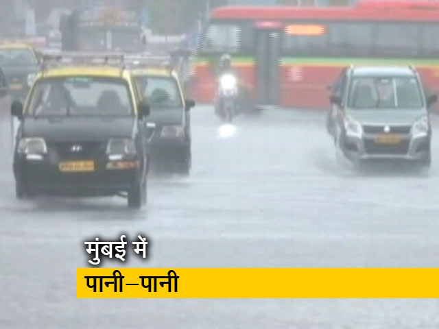 मुंबई में झमाझम बारिश से बिगड़े हालात, पानी में डूबे सब-वे