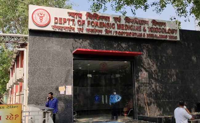 पति से अलग रह रही महिला का 14 बार कराया गर्भपात, परेशान होकर की खुदकुशी, पॉस्टमार्टम के वक्त हुआ खुलासा