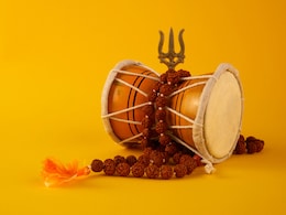रुद्राक्ष धारण करना चाहते हैं तो सावन है सही समय, भगवान शिव का प्रिय रुद्राक्ष धारण करने से मिलेगा लाभ रुद्राक्ष धारण करना चाहते हैं तो सावन है सही समय, भगवान शिव का प्रिय रुद्राक्ष धारण करने से मिलेगा लाभ
