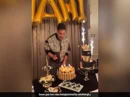 आज क्रिकेट के बाहुबली का जन्मदिन है, राजा की तरह अपना जन्मदिन मनाया माही ने, लोग दे रहे बधाई आज क्रिकेट के बाहुबली का जन्मदिन है, राजा की तरह अपना जन्मदिन मनाया माही ने, लोग दे रहे बधाई