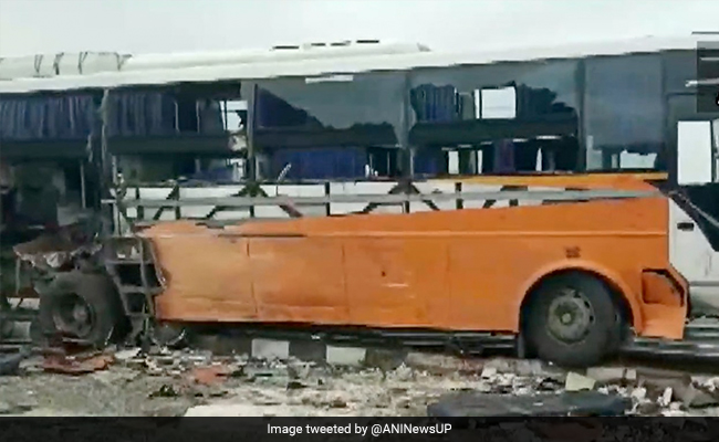 UP: पूर्वांचल एक्सप्रेसवे पर बाराबंकी में भीषण सड़क हादसा, दो डबल-डेकर बस टकराईं, 8 की मौत