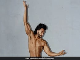 रणवीर सिंह ने बिना कपड़ों के करवाया फोटो शूट, चंद मिनटों में तस्वीरें हुईं सोशल मीडिया पर VIRAL रणवीर सिंह ने बिना कपड़ों के करवाया फोटो शूट, चंद मिनटों में तस्वीरें हुईं सोशल मीडिया पर VIRAL