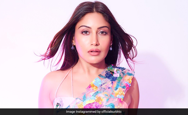 मल्टी कलर साड़ी में बहुत ही एलिगेंट नजर आईं सुरभि चंदना, तस्वीरें देख फैंस बोले- फ्लॉलेस ब्यूटी मल्टी कलर साड़ी में बहुत ही एलिगेंट नजर आईं सुरभि चंदना, तस्वीरें देख फैंस बोले- फ्लॉलेस ब्यूटी