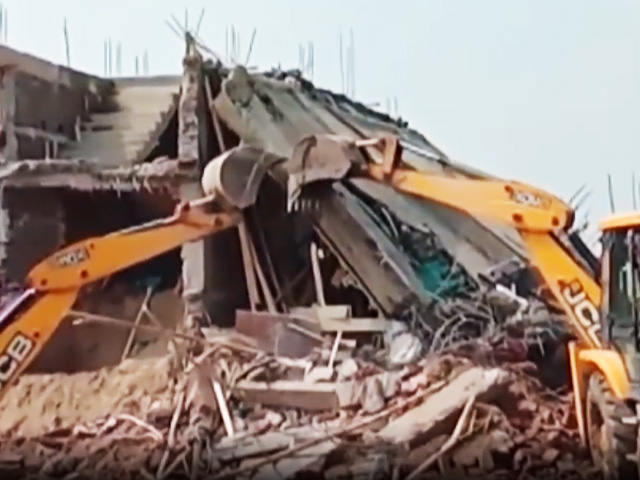 Bulldozers On A Roll In Patna's Rajeev Nagar