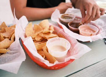 Snacks Under 15 Minutes: 5 Quick Snacks To Pair Up With Your Evening Tea Snacks Under 15 Minutes: 5 Quick Snacks To Pair Up With Your Evening Tea