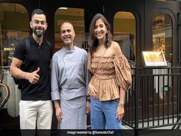 लंदन में विराट कोहली और अनुष्का शर्मा ने इस इंडियन रेस्टोरेंट में खाया भारतीय भोजन, तस्वीर वायरल लंदन में विराट कोहली और अनुष्का शर्मा ने इस इंडियन रेस्टोरेंट में खाया भारतीय भोजन, तस्वीर वायरल