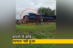 कर्नाटक में रेलवे क्रॉसिंग पर तेज रफ्तार ट्रेन ने मारी ट्रक को टक्कर, कैमरे में कैद हुआ हादसा कर्नाटक में रेलवे क्रॉसिंग पर तेज रफ्तार ट्रेन ने मारी ट्रक को टक्कर, कैमरे में कैद हुआ हादसा