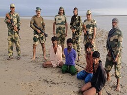 4 Pak Fishermen Caught In Gujarat's Kutch, 10 Boats Seized 4 Pak Fishermen Caught In Gujarat's Kutch, 10 Boats Seized