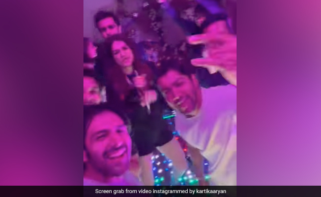 <i>Shehzada</i>: Kartik Aaryan, Kriti Sanon And Team Dance The Night Away After Schedule Wrap