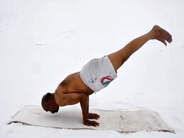 सफेद ज़मीन पर सूरज के कुछ करीब, 18 हज़ार फीट की ऊंचाई पर ITBP  हिमवीर का सूर्य नमस्कार सफेद ज़मीन पर सूरज के कुछ करीब, 18 हज़ार फीट की ऊंचाई पर ITBP  हिमवीर का सूर्य नमस्कार