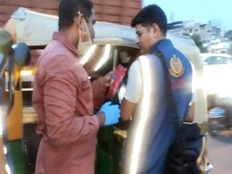 दिल्ली में दिन दहाड़े फिल्मी स्टाइल में 45 लाख की लूट, दो बाइक सवारों ने दिया वारदात को अंजाम दिल्ली में दिन दहाड़े फिल्मी स्टाइल में 45 लाख की लूट, दो बाइक सवारों ने दिया वारदात को अंजाम
