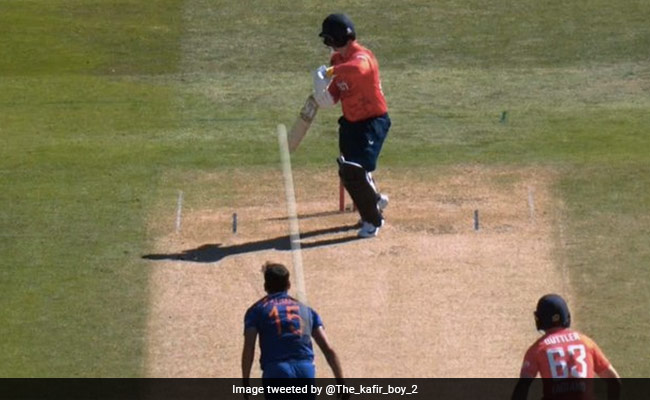  'स्विंग के सुल्तान' भुवी ने 'हवा में सांप की तरह लहराई गेंद', इंग्लिश ओपनर की ऐसे कर दी बत्ती गुल- Video