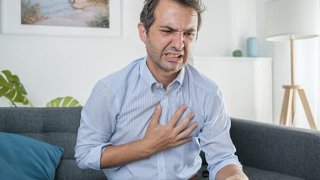 Pain While Swallowing Could Be A Late Sign Of Esophageal Cancer, Reveals AIIMS-Trained Doctor