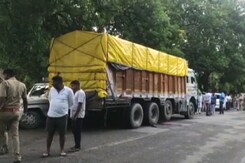 यूपी के सुल्तानपुर में ट्रक ने ARTO की टीम को रौंदा, दो की मौत यूपी के सुल्तानपुर में ट्रक ने ARTO की टीम को रौंदा, दो की मौत
