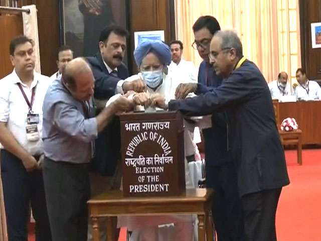 Former PM Manmohan Singh Votes In Presidential Election