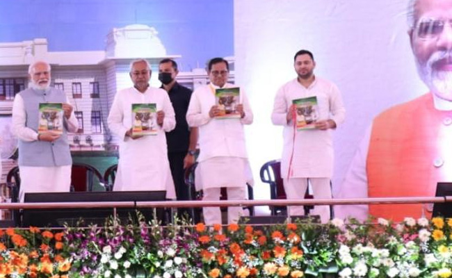 "थोड़ा वजन कम करो" : पीएम नरेंद्र मोदी ने RJD नेता तेजस्‍वी यादव को दी सलाह