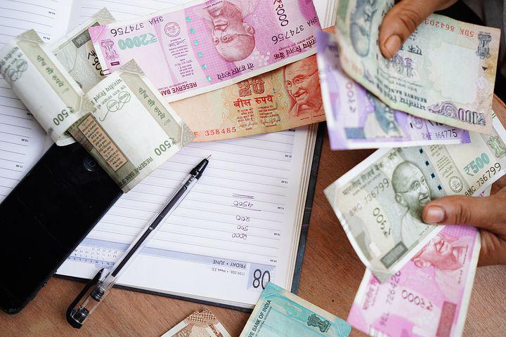 Rupee's Relief Short-Lived, Hits New Lifetime Low Of 79.67 Per Dollar