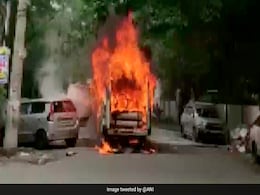 Narrow Escape For 21 Children As School Bus Catches Fire In Delhi Narrow Escape For 21 Children As School Bus Catches Fire In Delhi