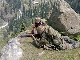 पुंछ में दिखे पाकिस्तानी ड्रोन पर सेना के जवानों ने की फायरिंग पुंछ में दिखे पाकिस्तानी ड्रोन पर सेना के जवानों ने की फायरिंग