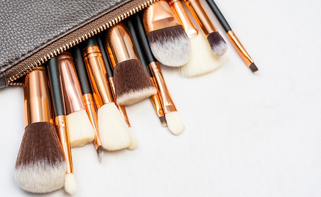 5 Tips And Tricks To Clean Makeup Brushes