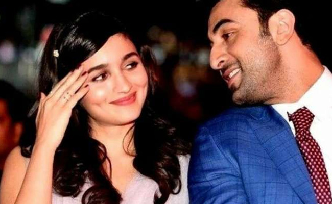 रणबीर कपूर अपने बच्चे की जिम्मेदारियां आलिया के साथ मिल कर करना चाहते हैं पूरा, कहा- आलिया अपने सपने पूरे करे