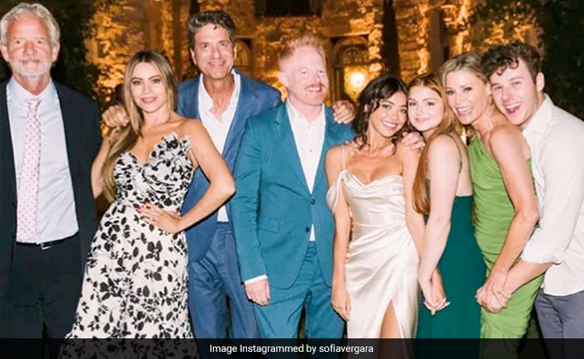 Sofia Vergara Shares Pic From <i>Modern Family</i> Reunion At Sarah Hyland's Wedding