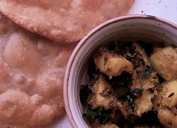 Methi Puri With Aloo Masala Is The Ideal Combination To Cure Mid-Week Blues Methi Puri With Aloo Masala Is The Ideal Combination To Cure Mid-Week Blues