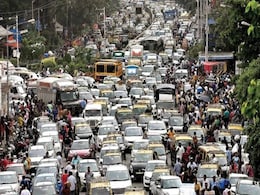 Mumbai Traffic Cop Catches Mobile Thief After Long Chase On A Busy Street Mumbai Traffic Cop Catches Mobile Thief After Long Chase On A Busy Street